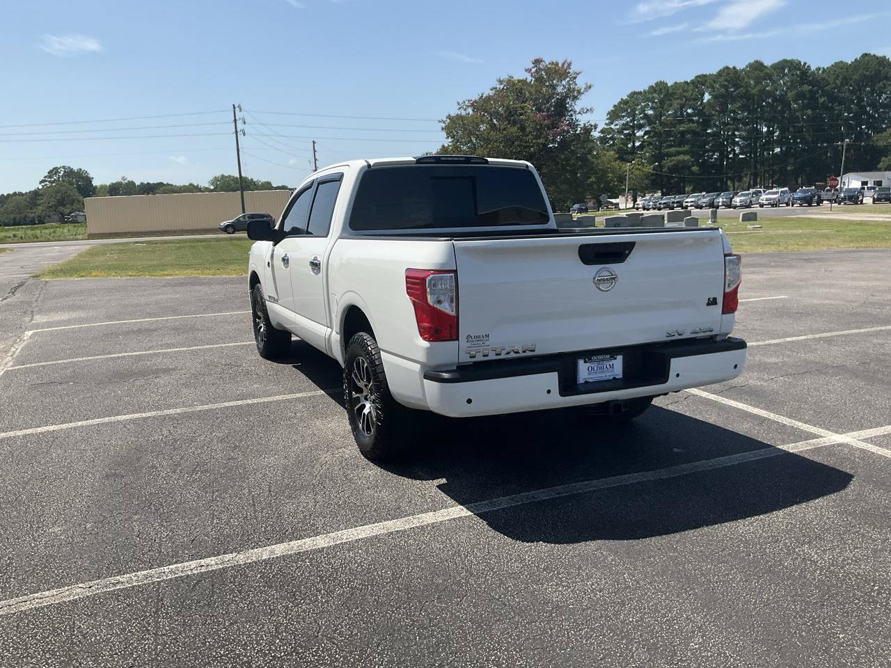 Used 2021 Nissan Titan SV AWD/4WD image 9