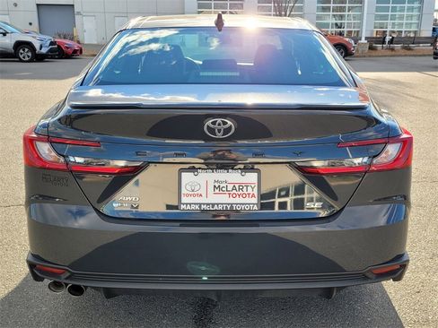 Used 2025 Toyota Camry SE image 10