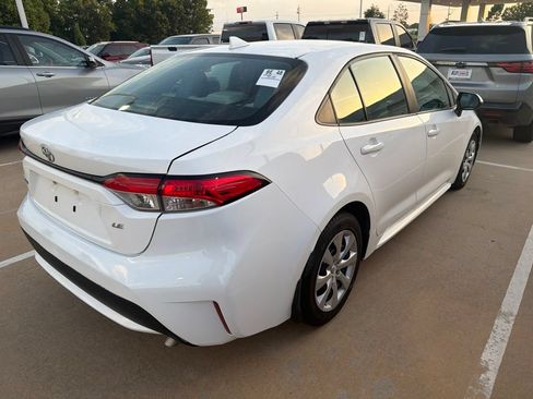 Used 2020 Toyota Corolla LE FWD image 3