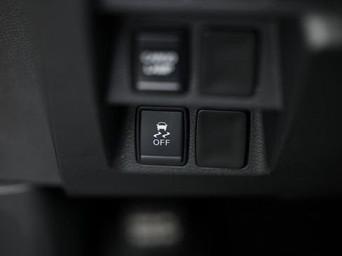 Used 2025 Nissan Frontier SV w/ SV Convenience Package image 31