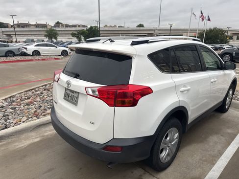 Used 2014 Toyota RAV4 LE FWD image 2