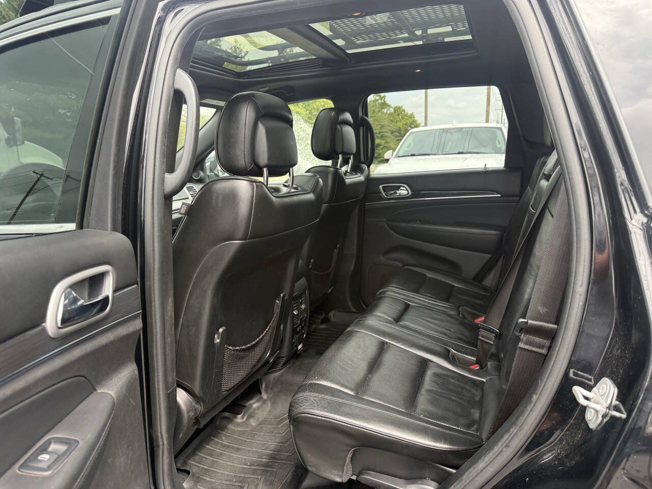 Used 2018 Jeep Grand Cherokee Overland AWD/4WD image 14