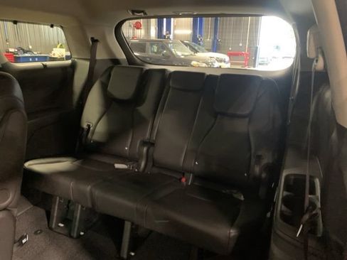 New 2027 Kia Carnival EX FWD image 3