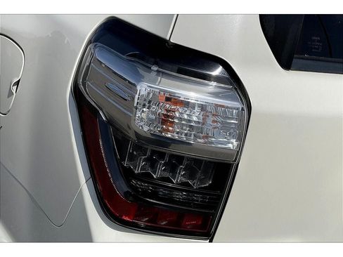 Used 2015 Toyota 4Runner Limited AWD/4WD image 31