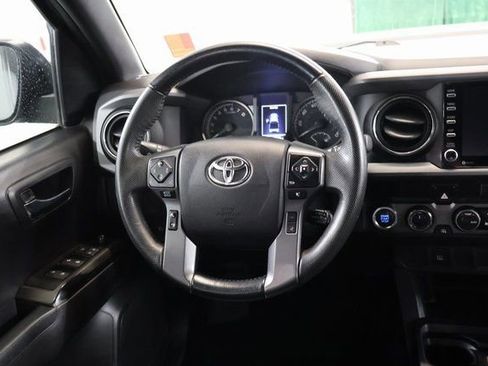 Used 2022 Toyota Tacoma TRD Off-Road image 18