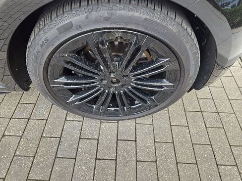 Certified 2025 Land Rover Range Rover Autobiography image 11