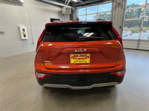 Used 2023 Kia Niro Wind w/ Wind Preserve Package FWD image 4