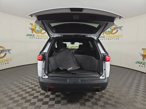 Used 2022 Chevrolet Traverse LT FWD image 32