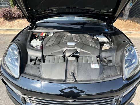 Used 2021 Porsche Cayenne Coupe image 8