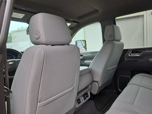 Used 2025 Chevrolet Silverado 2500 LT w/ Convenience Package AWD/4WD image 11