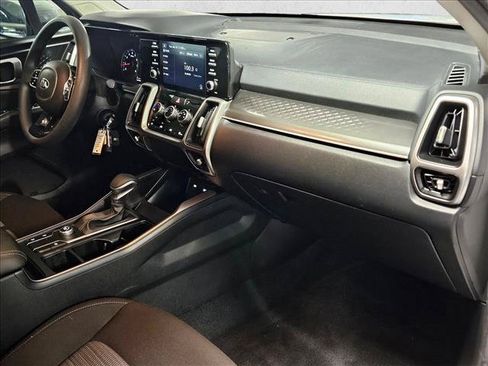 Used 2021 Kia Sorento LX FWD image 22