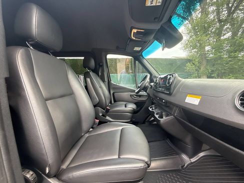 Used 2023 Mercedes-Benz Sprinter 2500 image 20