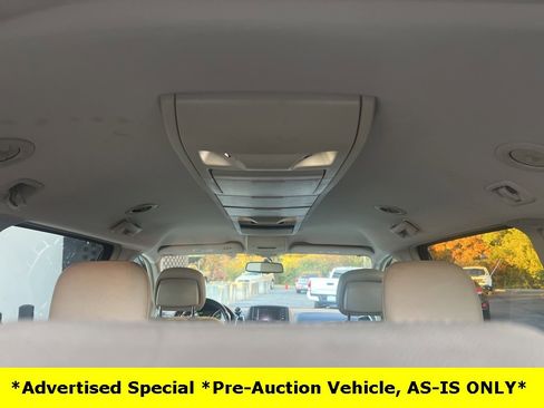 Used 2015 Chrysler Town & Country Touring image 29