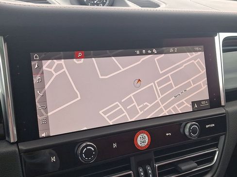 Used 2025 Porsche Macan image 18