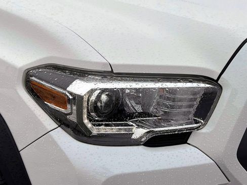 Used 2021 Toyota Tacoma TRD Off-Road image 8