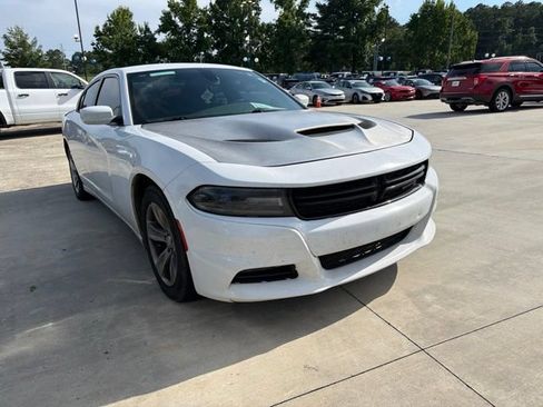 Used 2017 Dodge Charger SXT RWD image 12