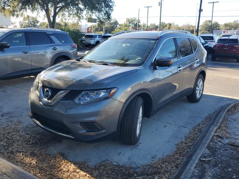 Used 2016 Nissan Rogue SV w/ SV Premium Package image 2
