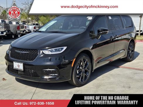 New 2026 Chrysler Pacifica Limited image 1