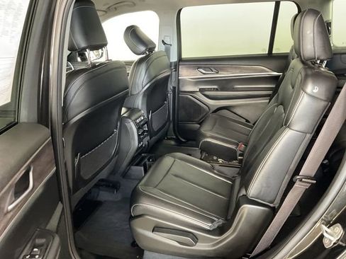 Used 2023 Jeep Grand Cherokee L Limited w/ Black Appearance Package AWD/4WD image 16