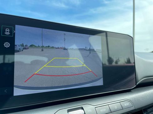 Used 2025 Kia K4 LXS image 23