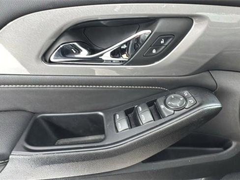 Used 2023 Chevrolet Traverse LT image 21