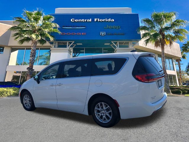Certified 2025 Chrysler Pacifica Select FWD image 7