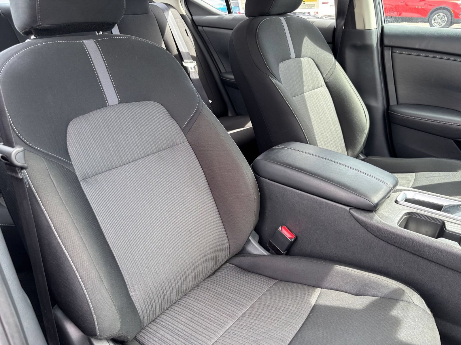 Used 2025 Nissan Sentra SV FWD image 32