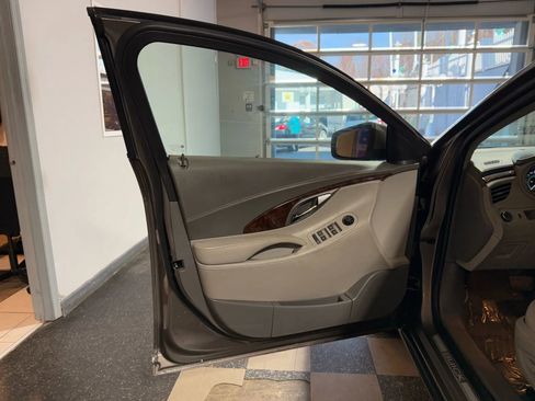 Used 2012 Buick LaCrosse image 18