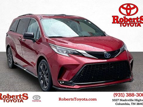 Certified 2022 Toyota Sienna XSE image 1