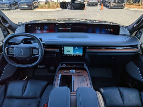 Used 2025 Lincoln Navigator L Black Label image 18