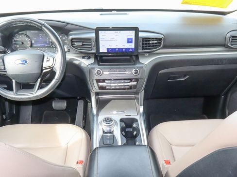 Used 2020 Ford Explorer XLT w/ Equipment Group 202A image 10