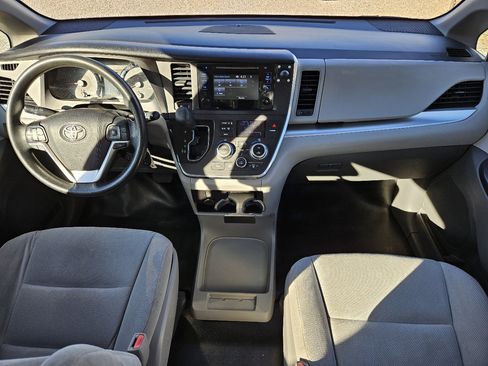 Used 2016 Toyota Sienna L image 37