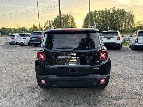 Used 2020 Jeep Renegade Latitude FWD image 6