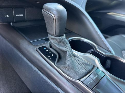 Used 2022 Toyota Camry SE w/ Convenience Package FWD image 28