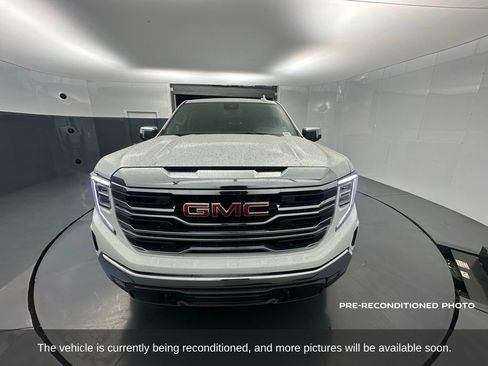 Used 2025 GMC Sierra 1500 SLT image 9