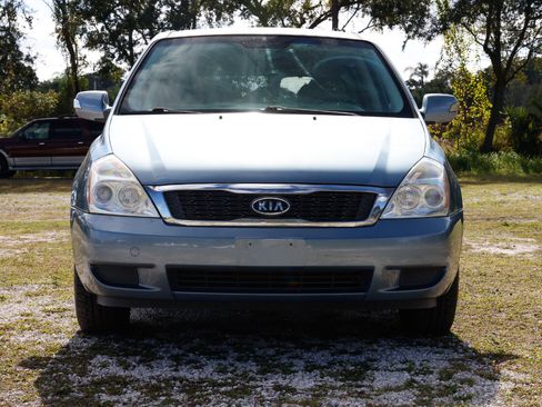 Used 2012 Kia Sedona LX image 17