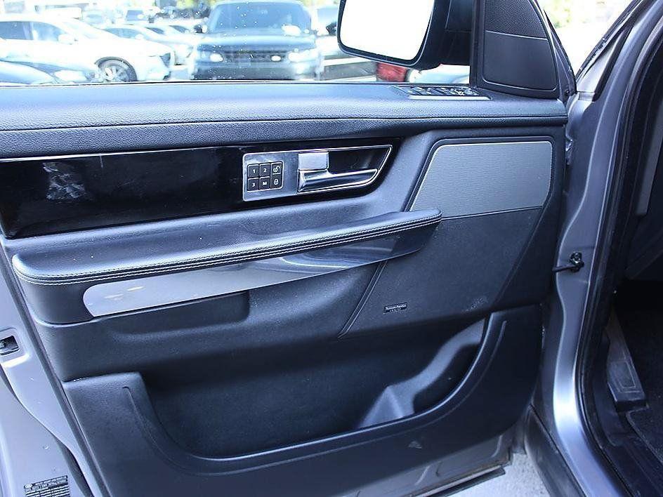 Used 2013 Land Rover Range Rover Sport HSE AWD/4WD image 8
