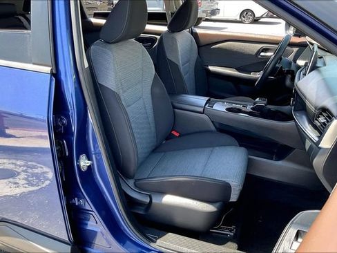 Used 2023 Nissan Rogue SV FWD image 6