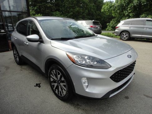 Used 2020 Ford Escape Titanium AWD/4WD image 3