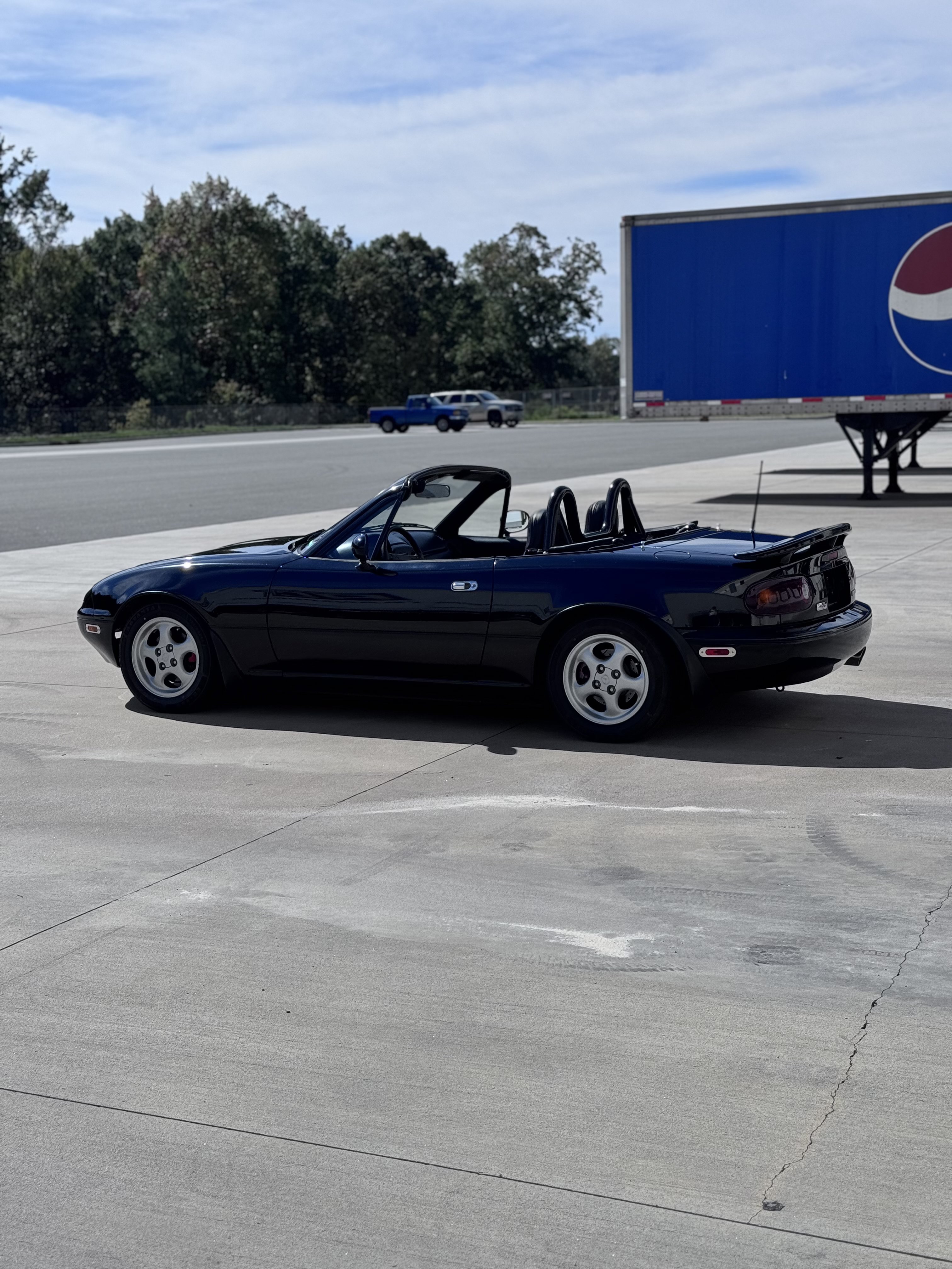 Used 1996 MAZDA MX-5 Miata RWD image 9