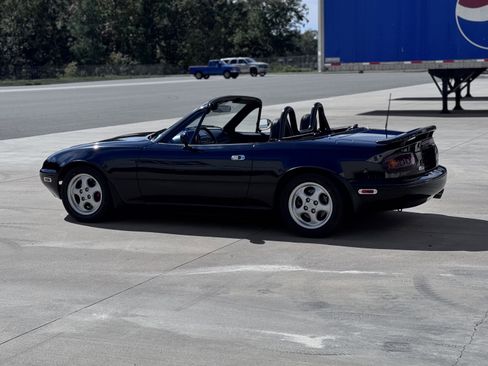 Used 1996 MAZDA MX-5 Miata image 9