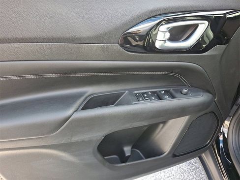 Used 2024 Jeep Compass Latitude w/ Convenience Group image 15