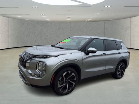 Used 2024 Mitsubishi Outlander SE Black Edition image 8