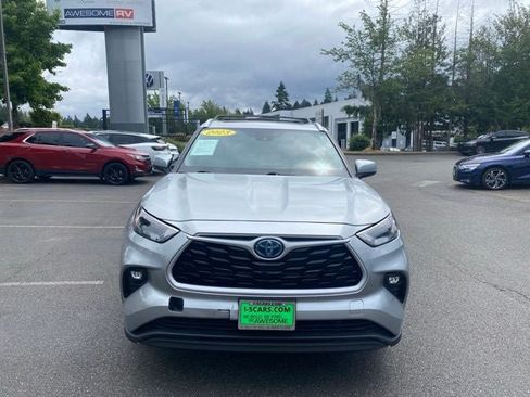 Used 2023 Toyota Highlander XLE FWD image 3