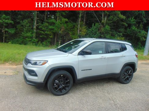 New 2026 Jeep Compass Latitude AWD/4WD image 2