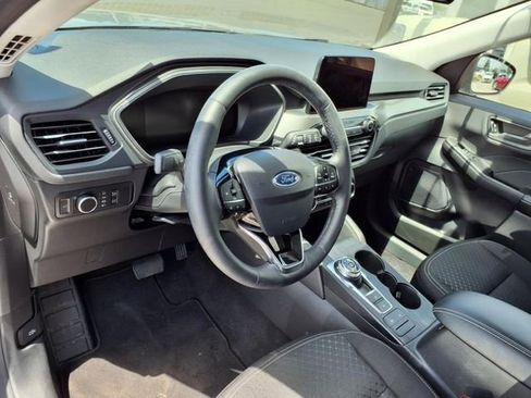 Certified 2023 Ford Escape Active AWD/4WD image 16