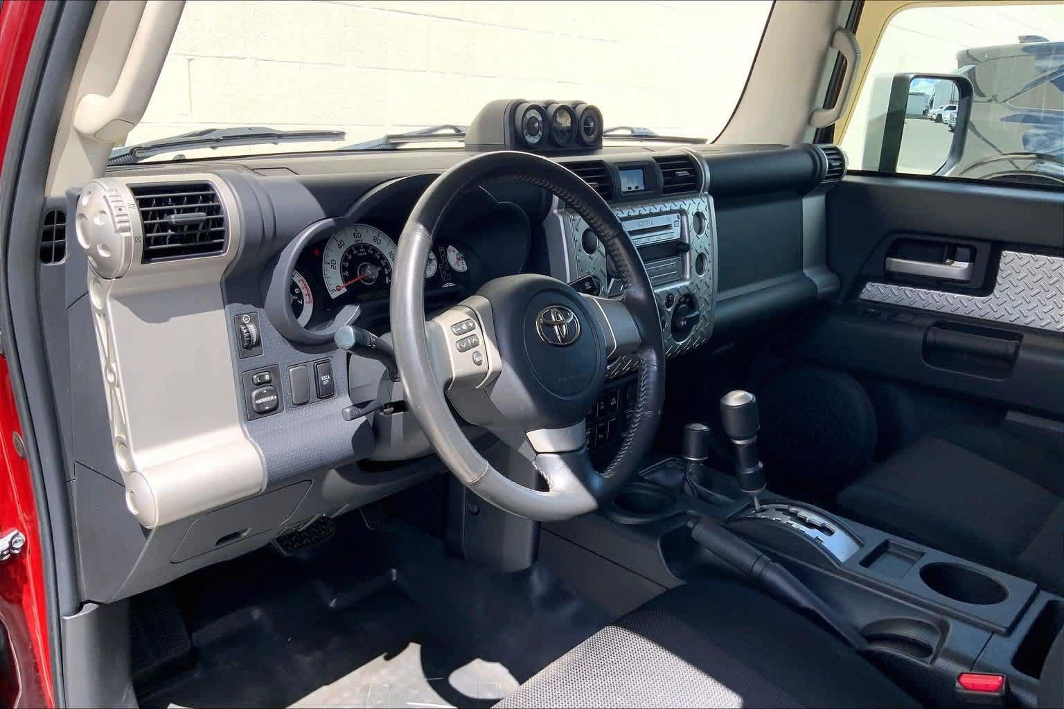 Used 2010 Toyota FJ Cruiser 4WD w/ Upgrade Pkg 2 image 2