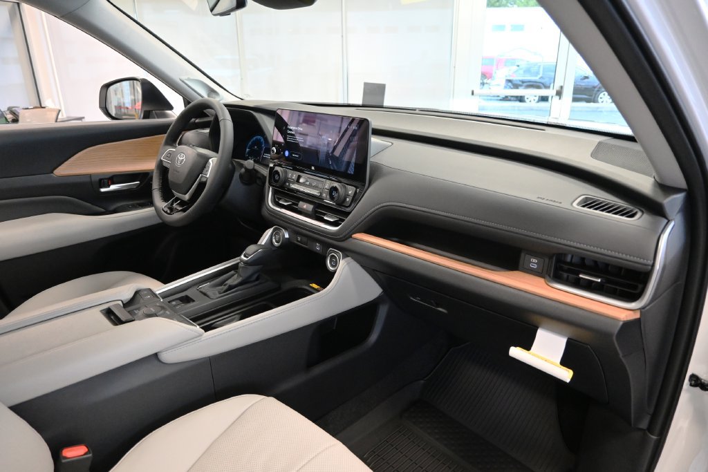New 2026 Toyota Grand Highlander AWD image 15