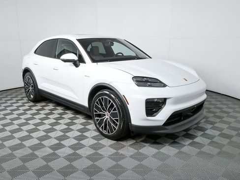 New 2026 Porsche Macan Electric image 26
