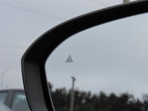 Used 2021 Nissan Rogue SV image 16